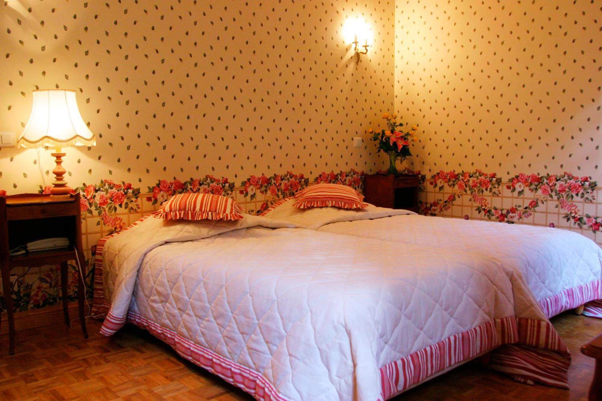 Logis Hostellerie Du Grand Duc Hotel Restaurant Gincla Room photo